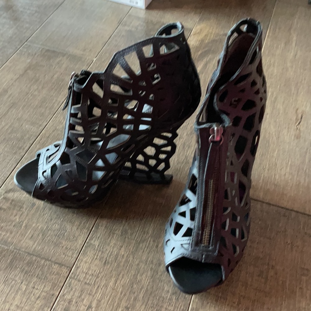 As Seen On Red Carpet, Black Web Hi Women's Heels By UNITED NUDE - Picture 6 of 8